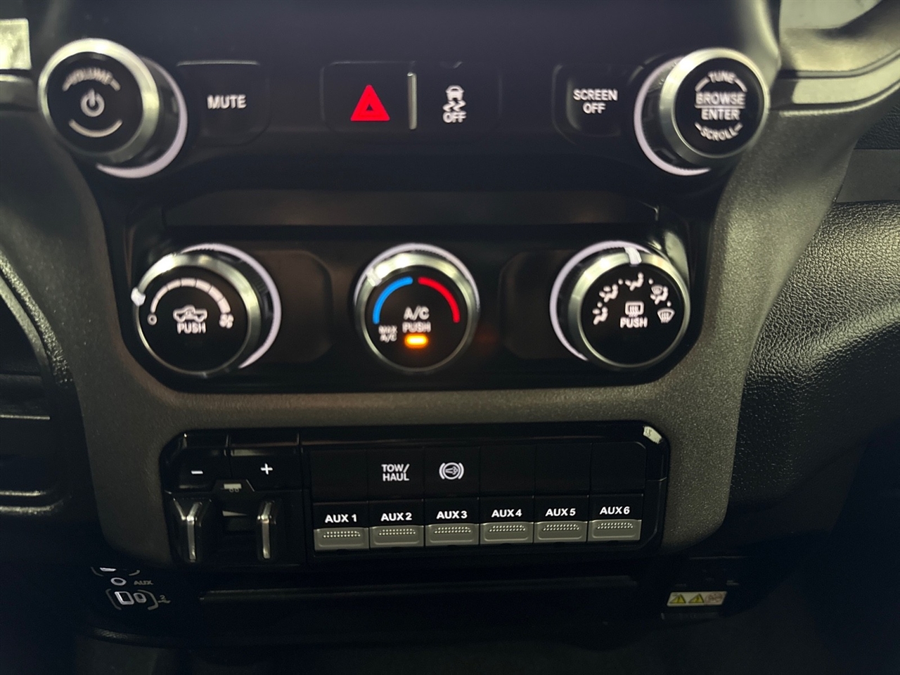 RAM 3500 Tradesman Crew Cab 4WD DRW 2024