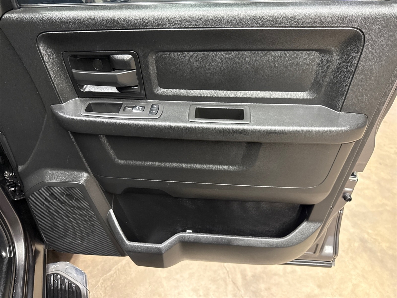 RAM 3500 Tradesman Crew Cab 4WD DRW 2024