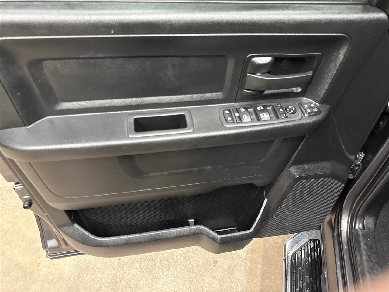 RAM 3500 Tradesman Crew Cab 4WD DRW 2024