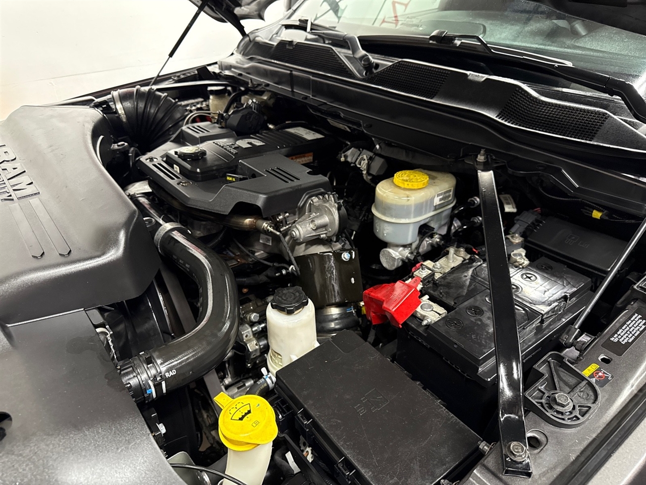 RAM 3500 Tradesman Crew Cab 4WD DRW 2024