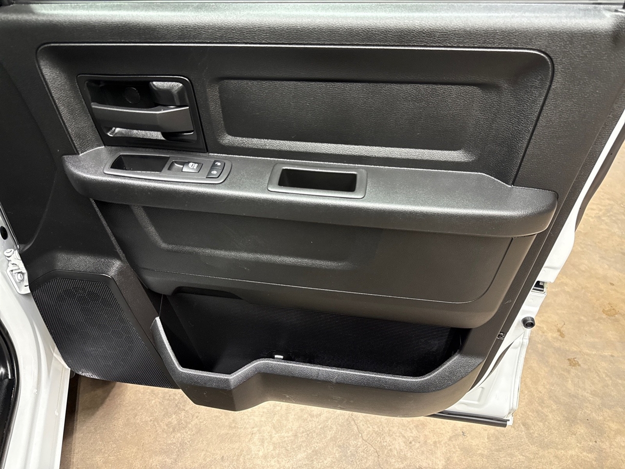 RAM 3500 Tradesman Crew Cab 4WD DRW 2024