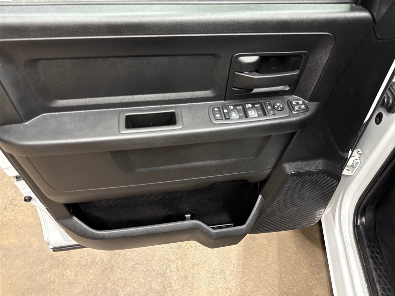 RAM 3500 Tradesman Crew Cab 4WD DRW 2024