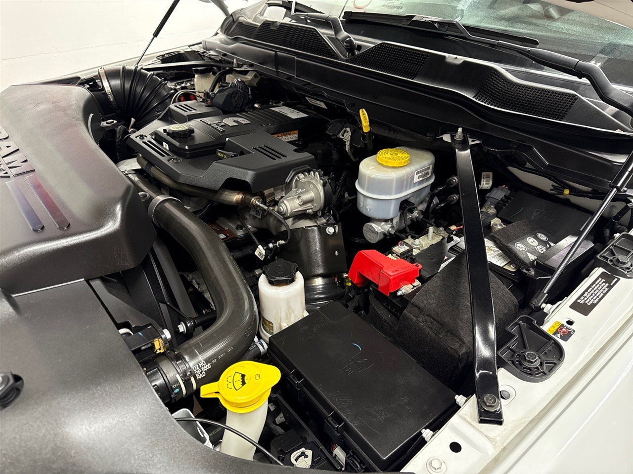 RAM 3500 Tradesman Crew Cab 4WD DRW 2024