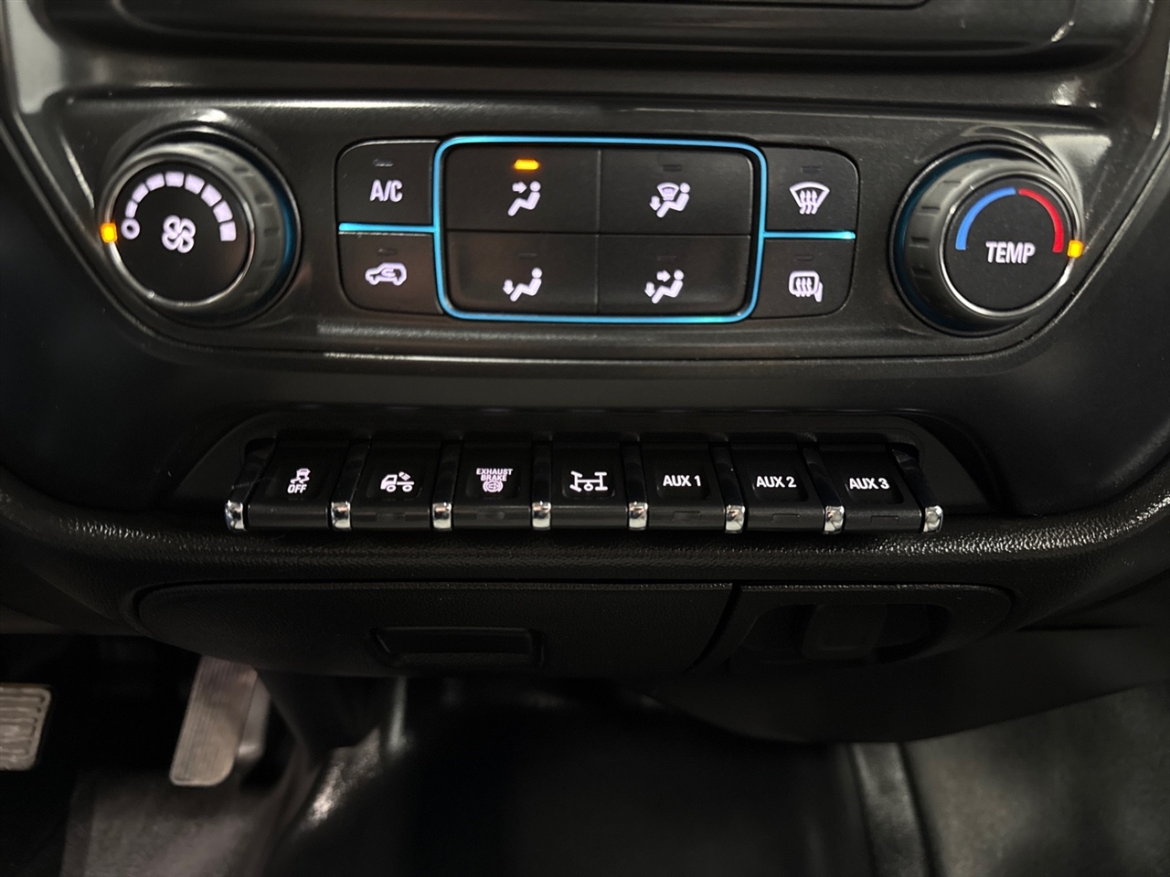 Chevrolet Silverado Medium Duty  2023