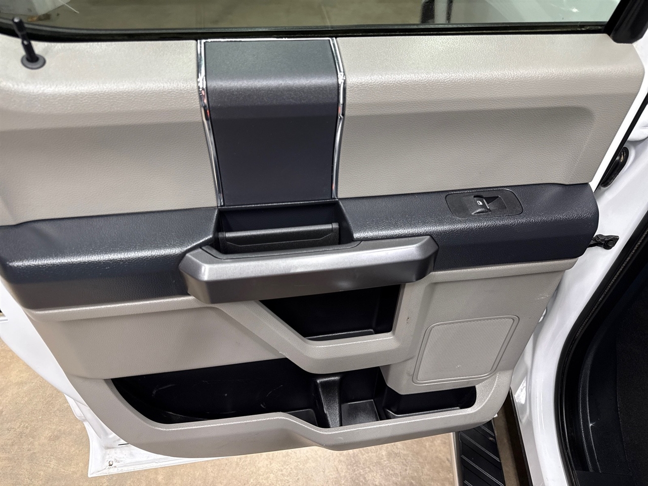 Ford F-350 SD XLT Crew Cab Long Bed DRW 4WD 2022