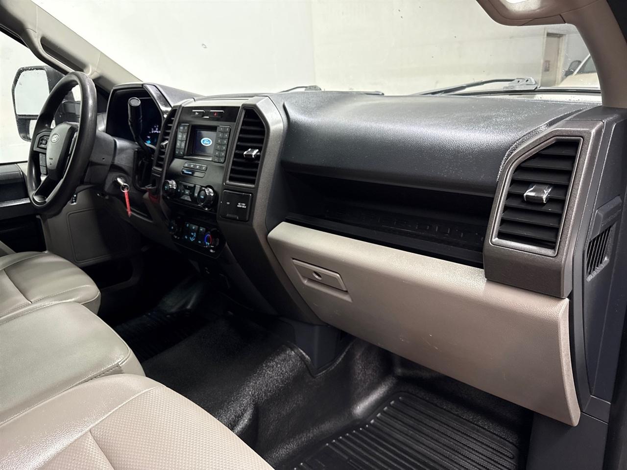 Ford F-350 SD XL 2WD DRW 2022