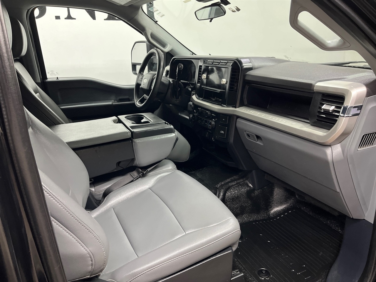 Ford F-550 Crew Cab DRW 4WD 2024