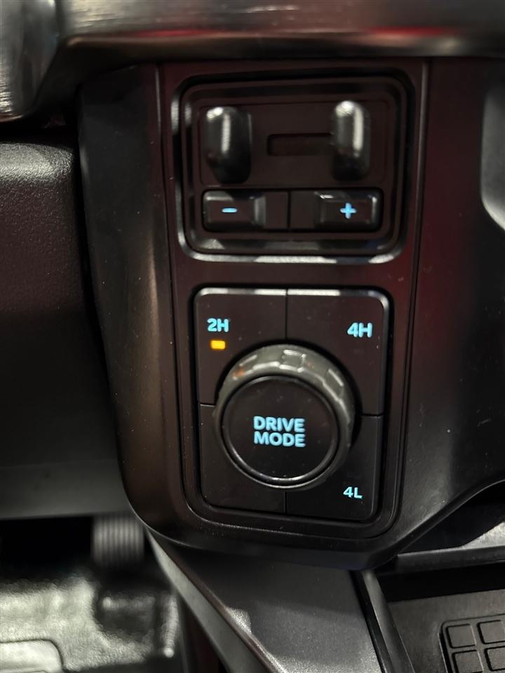 Ford F-350 SD Lariat Crew Cab Long Bed DRW 4WD 2024