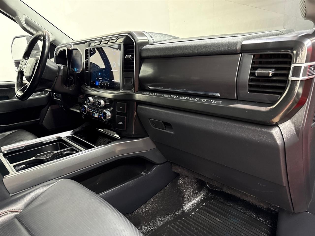 Ford F-350 SD Lariat Crew Cab Long Bed DRW 4WD 2024