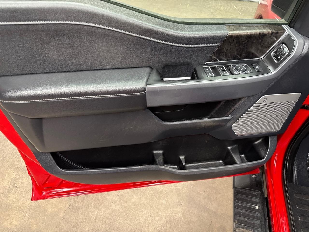 Ford F-350 SD Lariat Crew Cab Long Bed DRW 4WD 2024