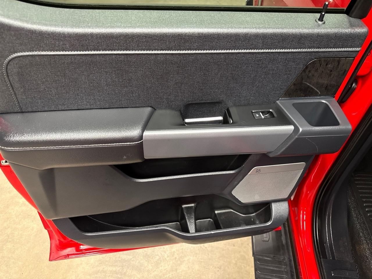 Ford F-350 SD Lariat Crew Cab Long Bed DRW 4WD 2024