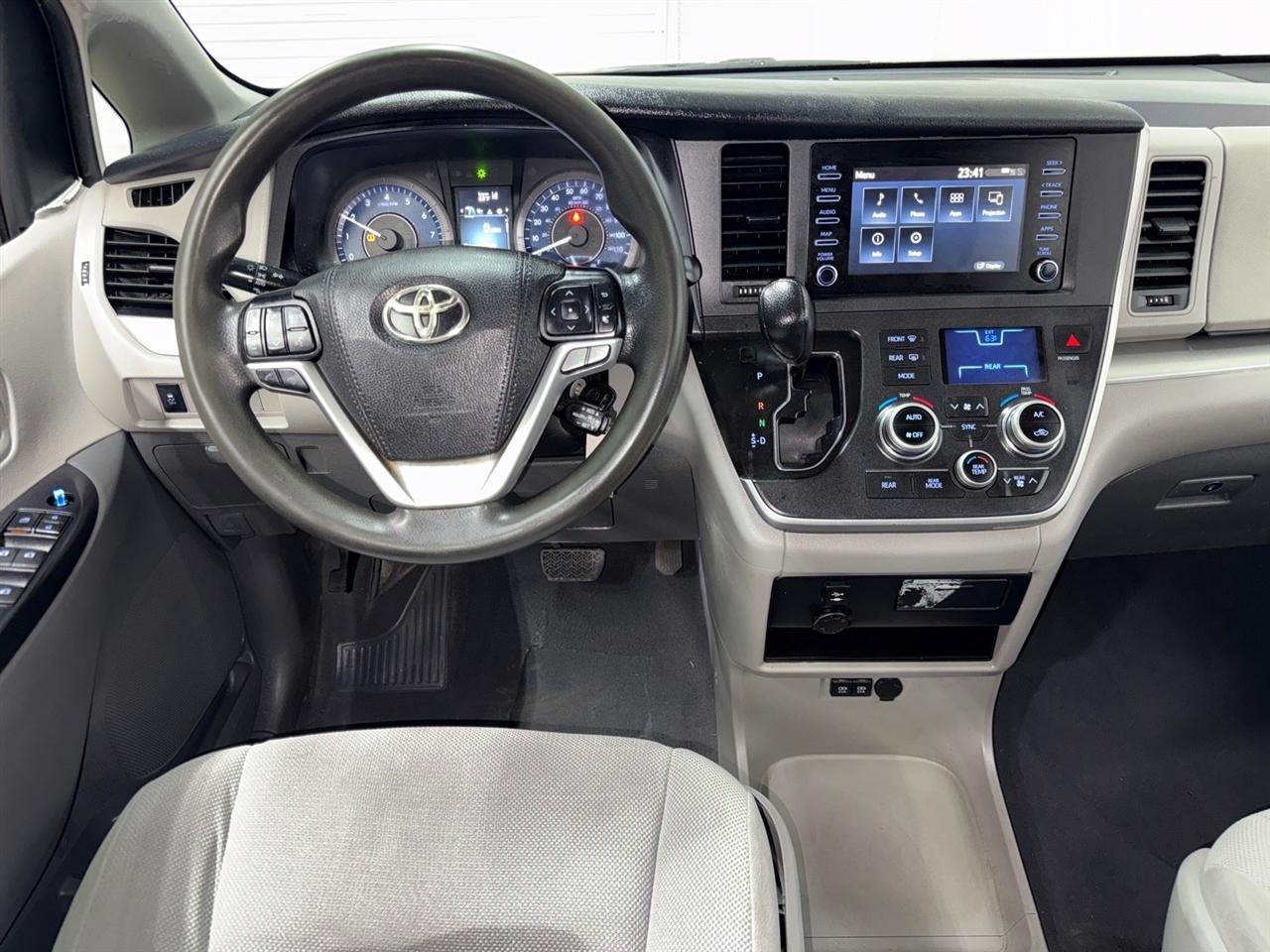 Toyota Sienna LE 7-Passenger Mobility Auto Access 2020