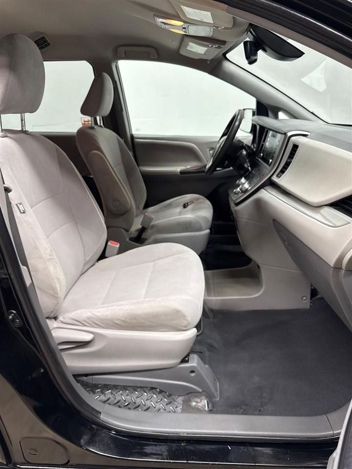 Toyota Sienna LE 7-Passenger Mobility Auto Access 2020