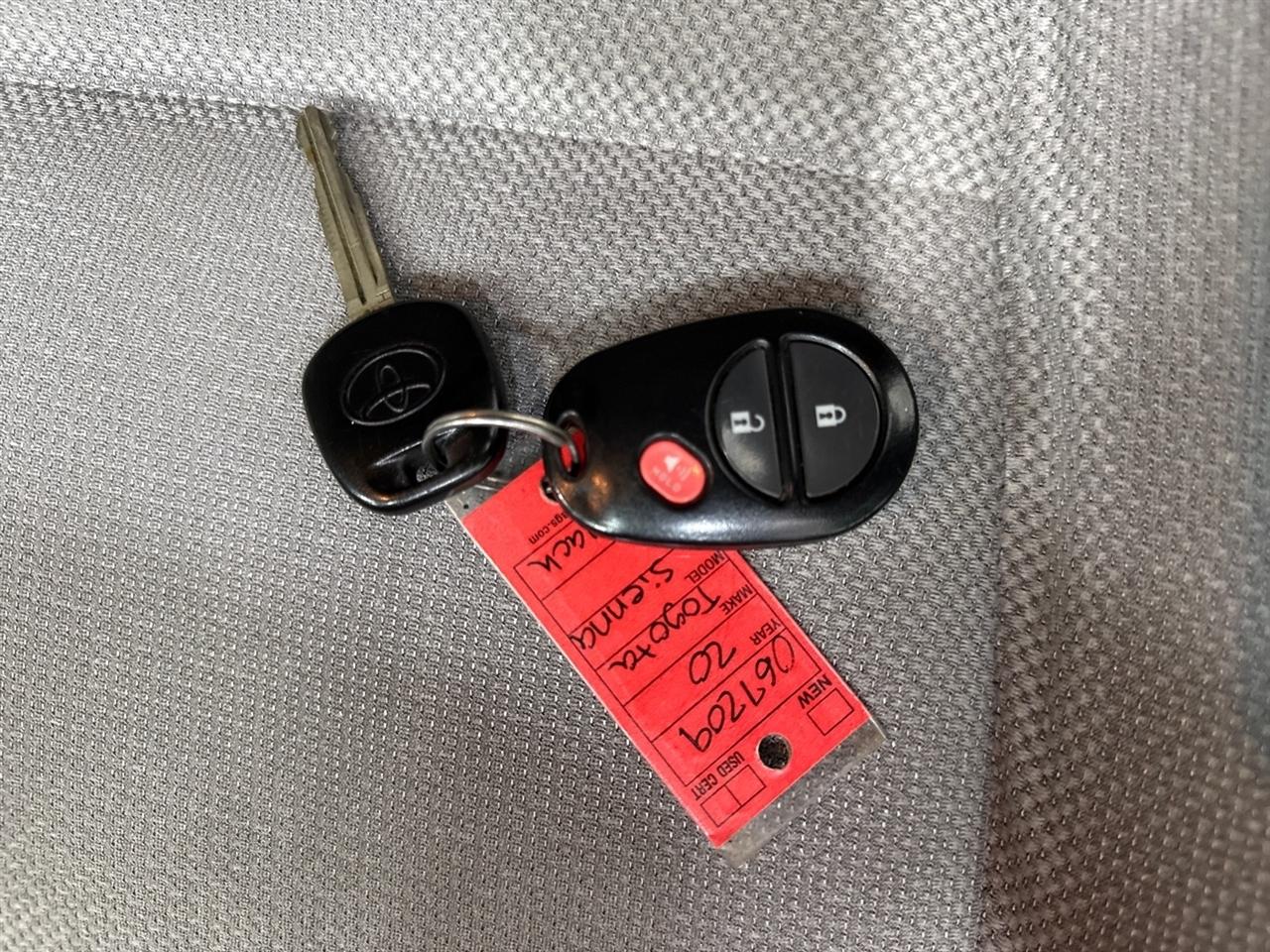 Toyota Sienna LE 7-Passenger Mobility Auto Access 2020