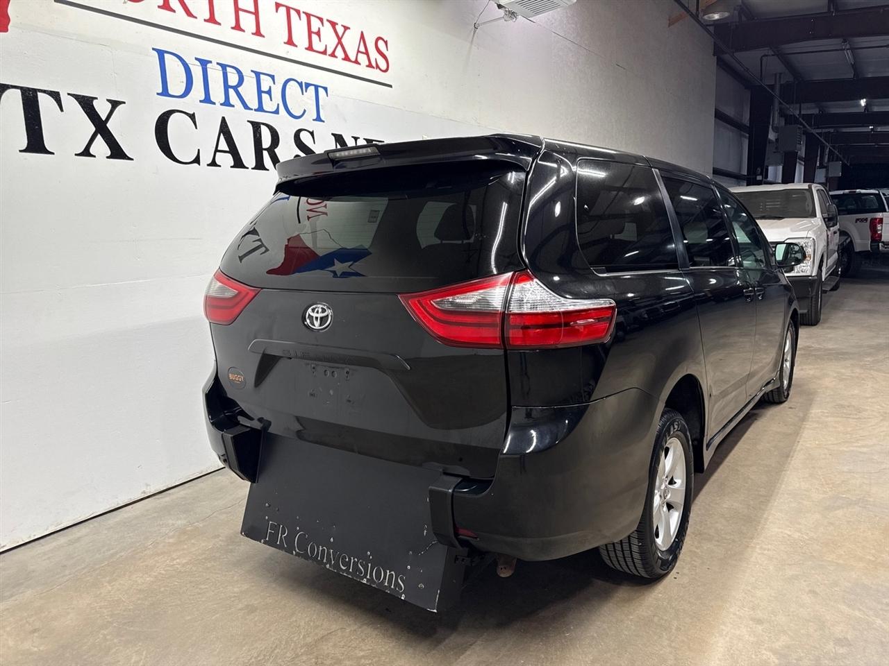Toyota Sienna LE 7-Passenger Mobility Auto Access 2020