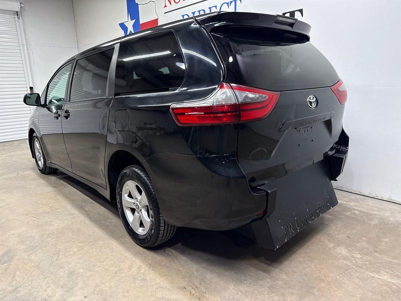 Toyota Sienna LE 7-Passenger Mobility Auto Access 2020