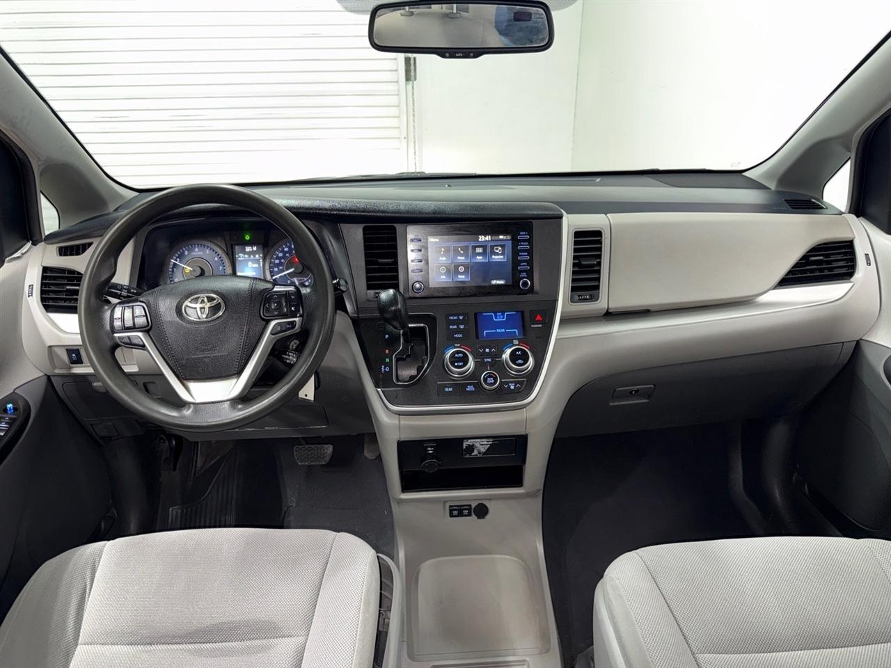 Toyota Sienna LE 7-Passenger Mobility Auto Access 2020