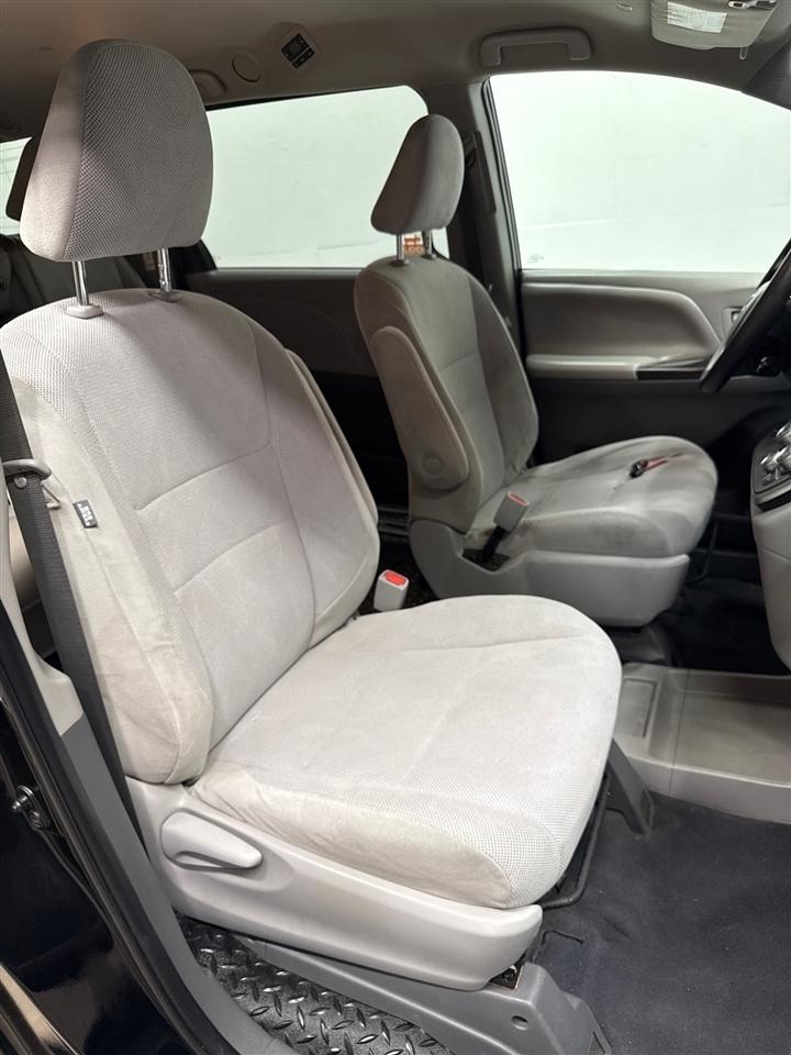 Toyota Sienna LE 7-Passenger Mobility Auto Access 2020