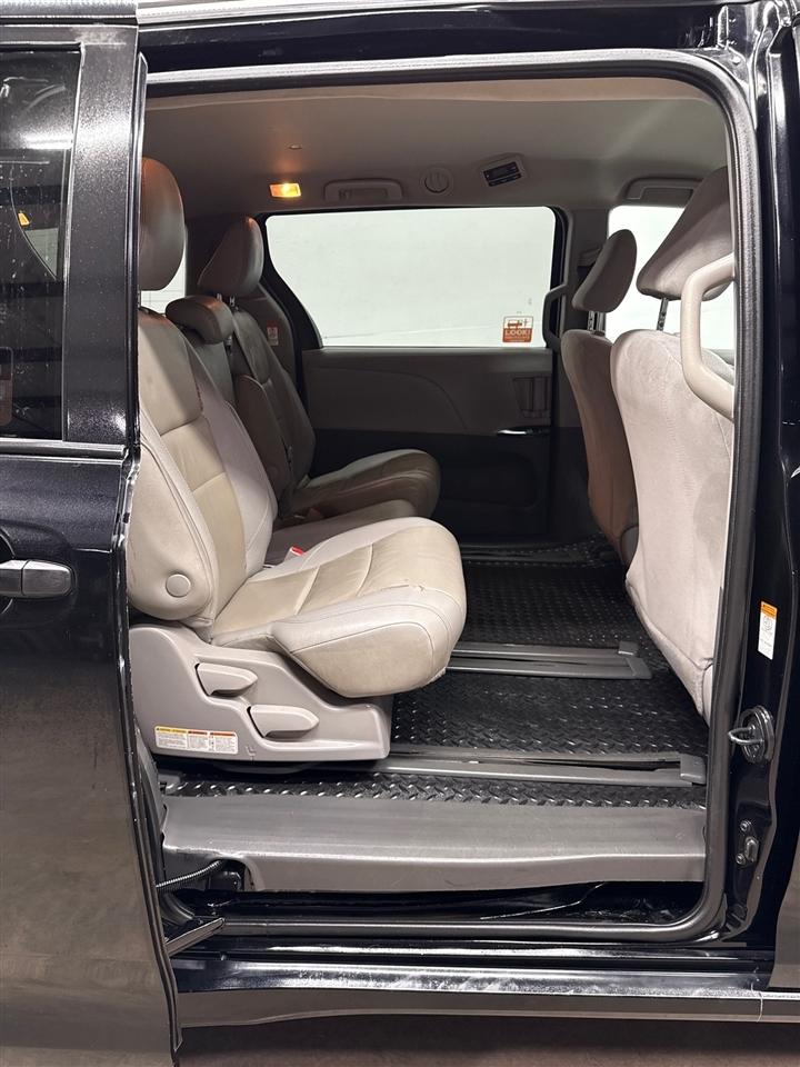 Toyota Sienna LE 7-Passenger Mobility Auto Access 2020