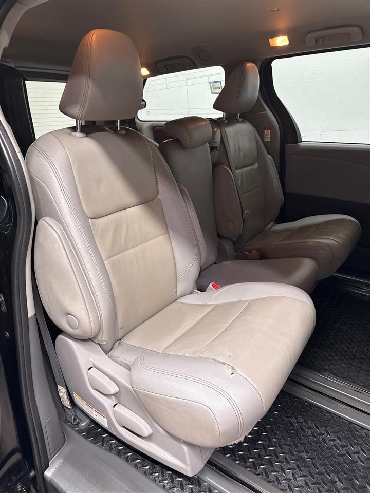 Toyota Sienna LE 7-Passenger Mobility Auto Access 2020