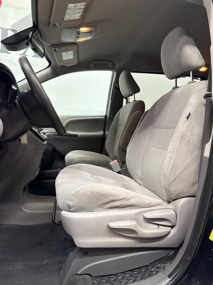 Toyota Sienna LE 7-Passenger Mobility Auto Access 2020