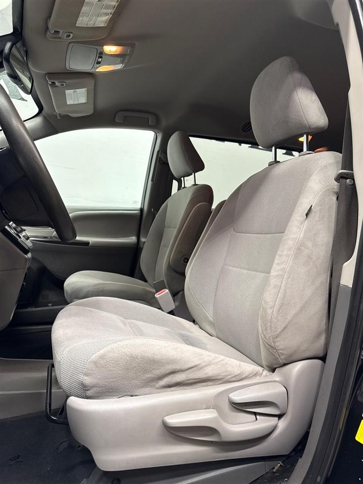 Toyota Sienna LE 7-Passenger Mobility Auto Access 2020