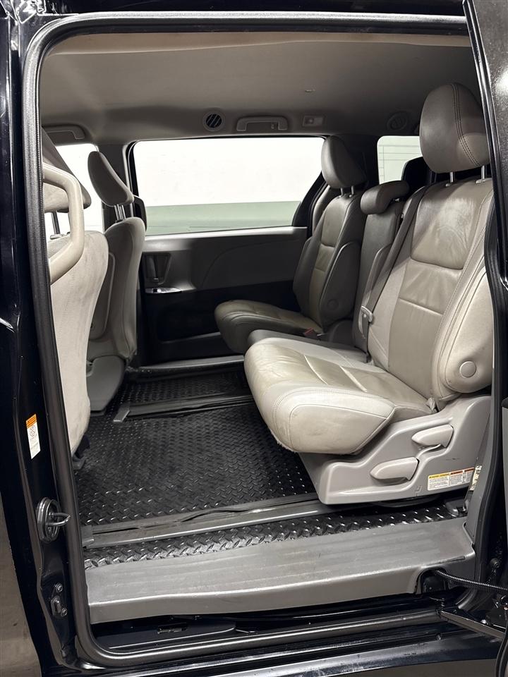 Toyota Sienna LE 7-Passenger Mobility Auto Access 2020