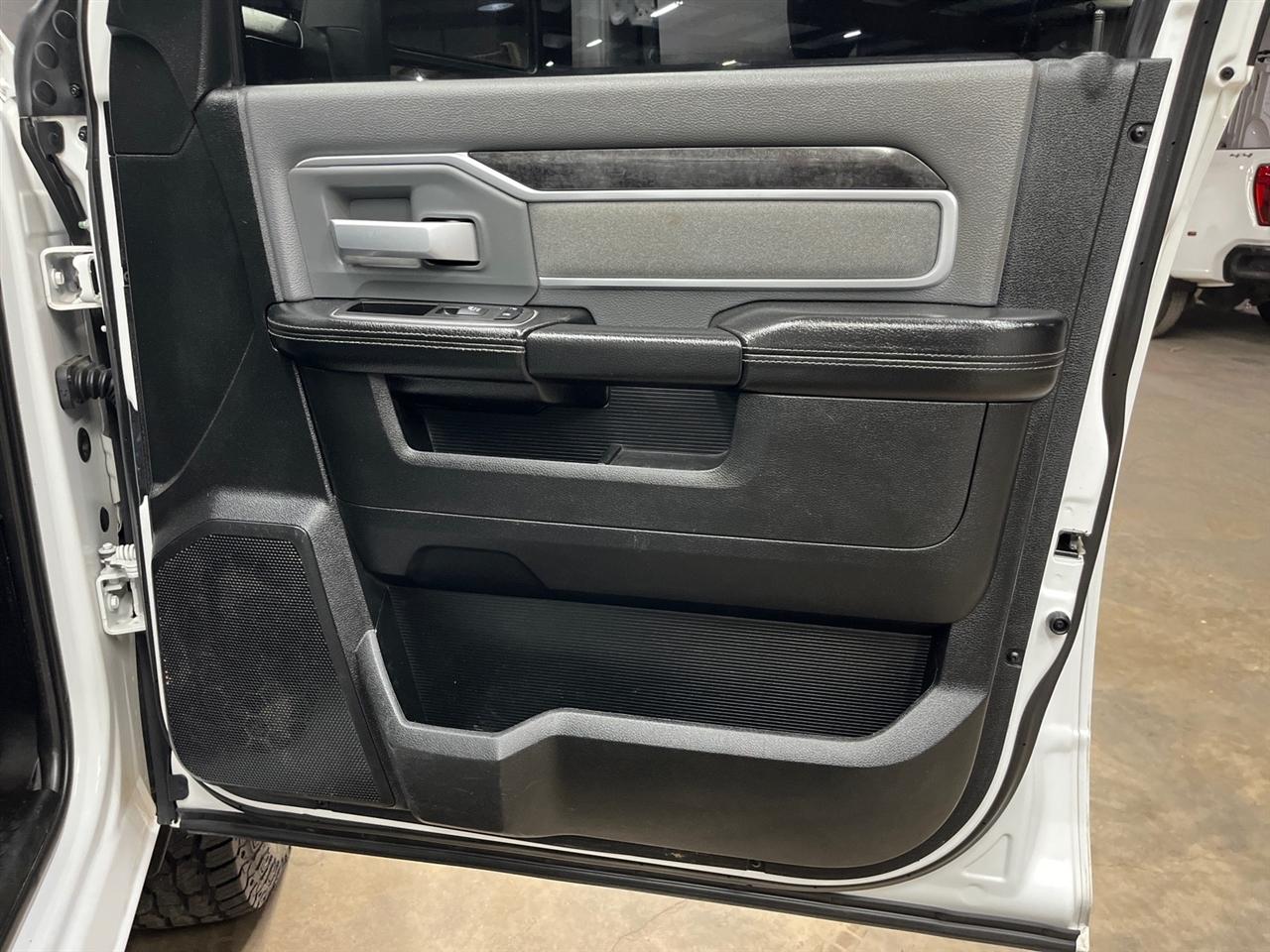 RAM 2500 Tradesman Crew Cab SWB 4WD 2023