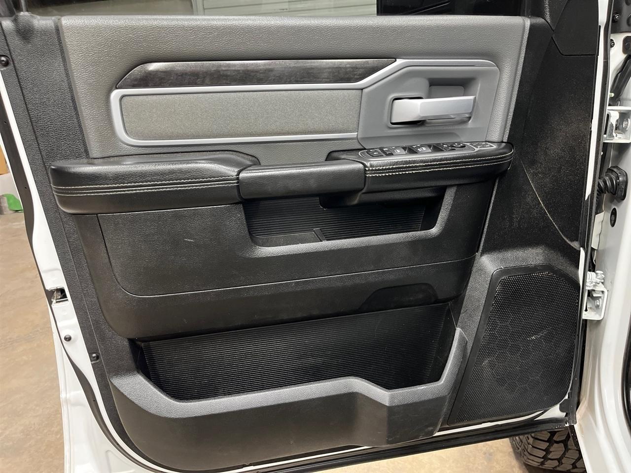 RAM 2500 Tradesman Crew Cab SWB 4WD 2023