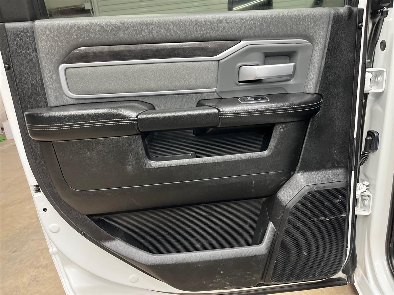 RAM 2500 Tradesman Crew Cab SWB 4WD 2023