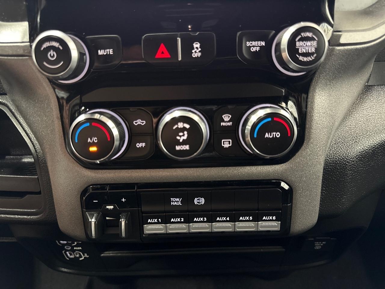 RAM 2500 Tradesman Crew Cab SWB 4WD 2024