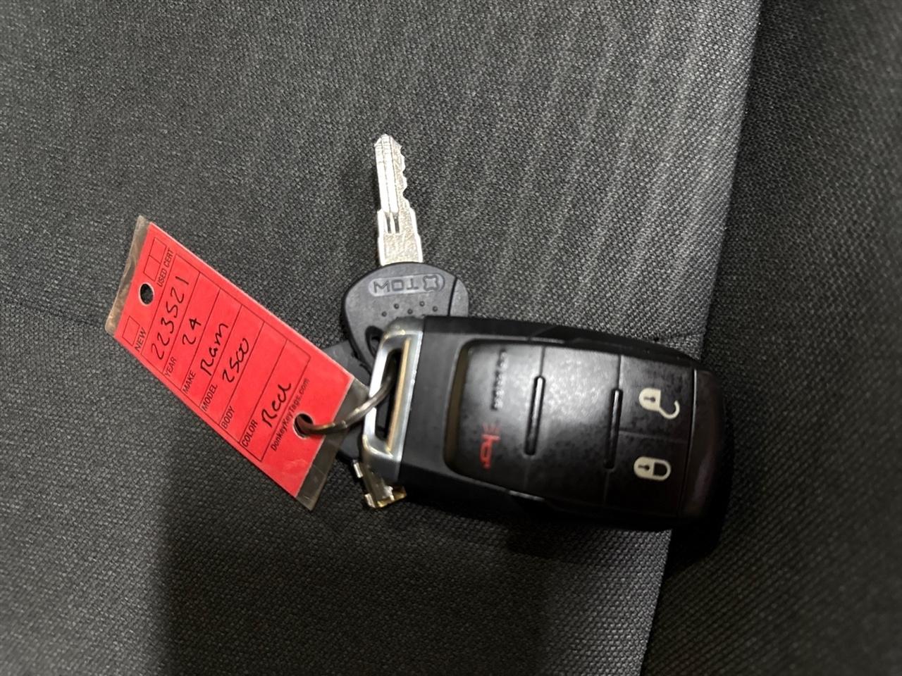 RAM 2500 Tradesman Crew Cab SWB 4WD 2024