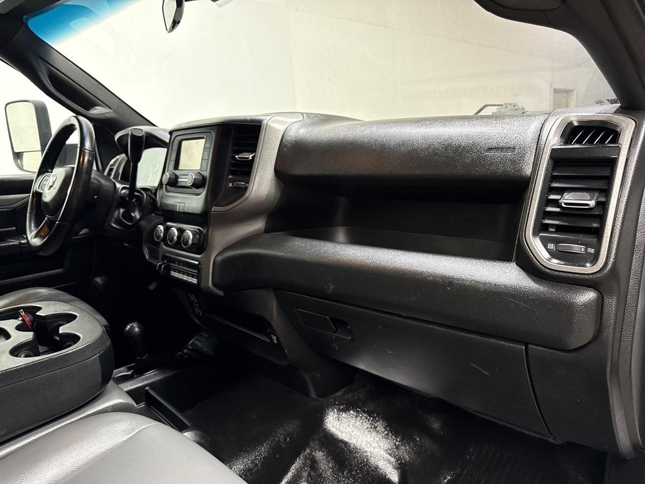 RAM 5500 Regular Cab 4WD DRW 2022