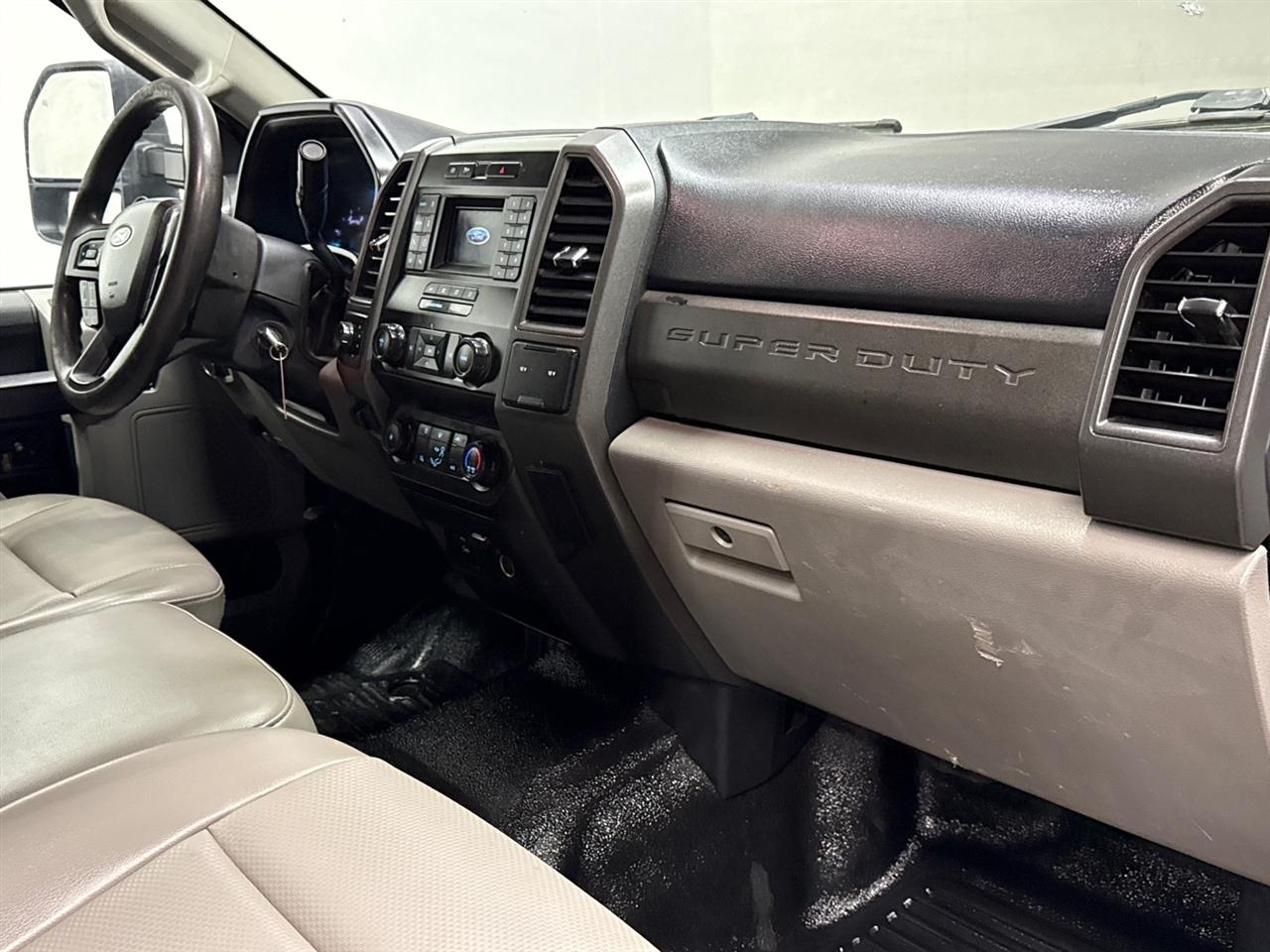 Ford F-350 SD XL Crew Cab Long Bed DRW 4WD 2020