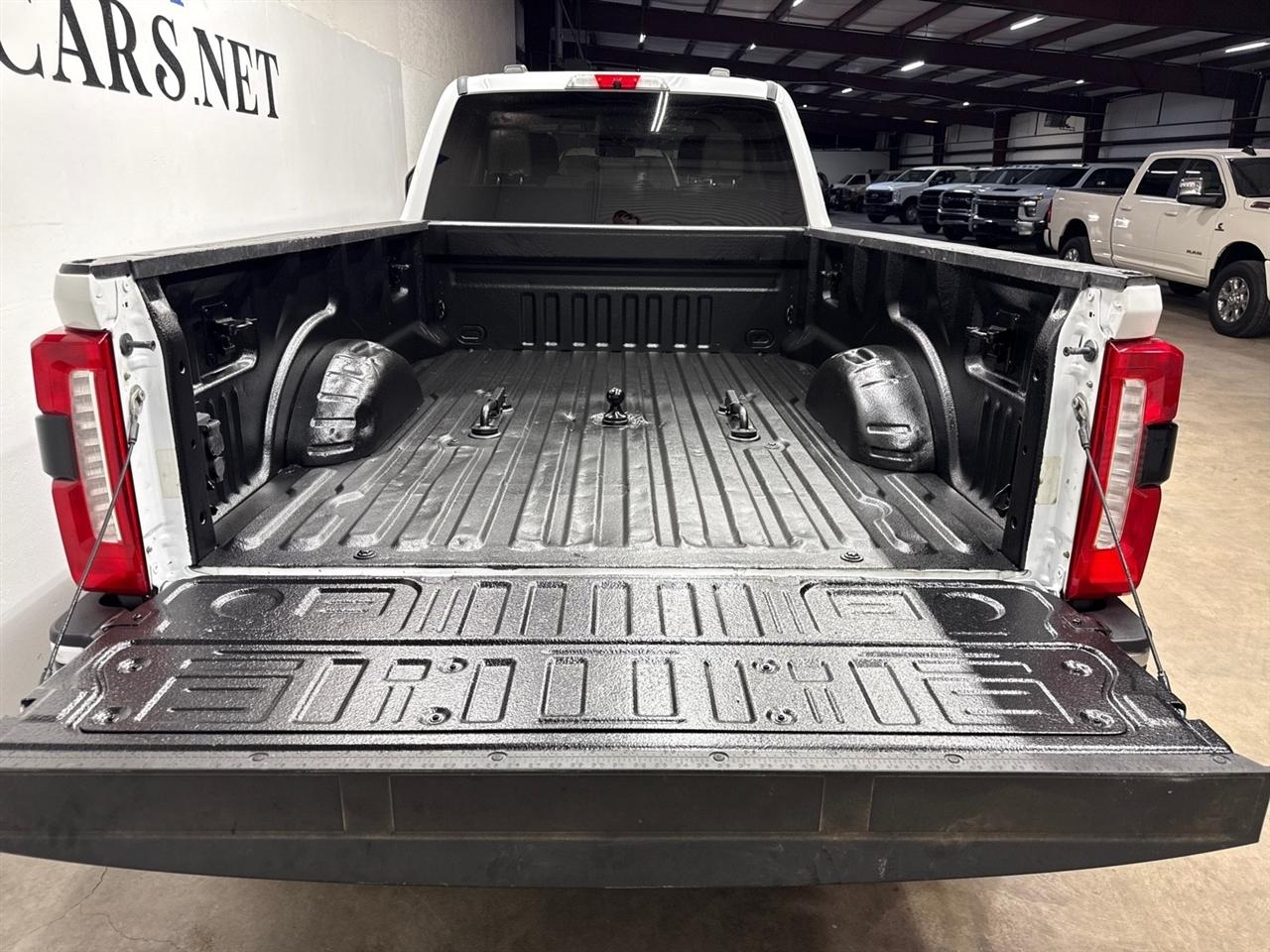 Ford F-450 SD XLT Crew Cab DRW 4WD 2023