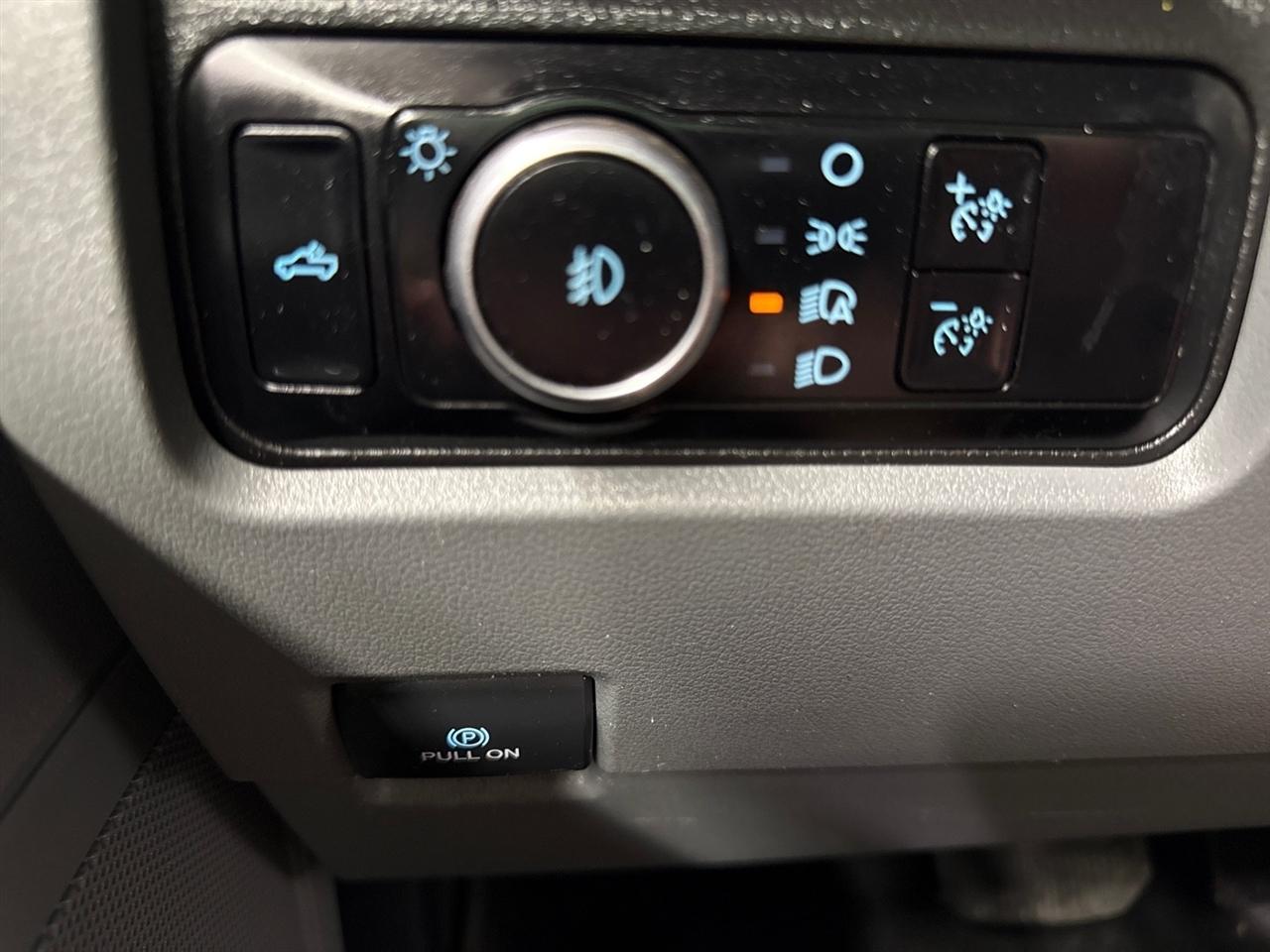 Ford F-450 SD XLT Crew Cab DRW 4WD 2023