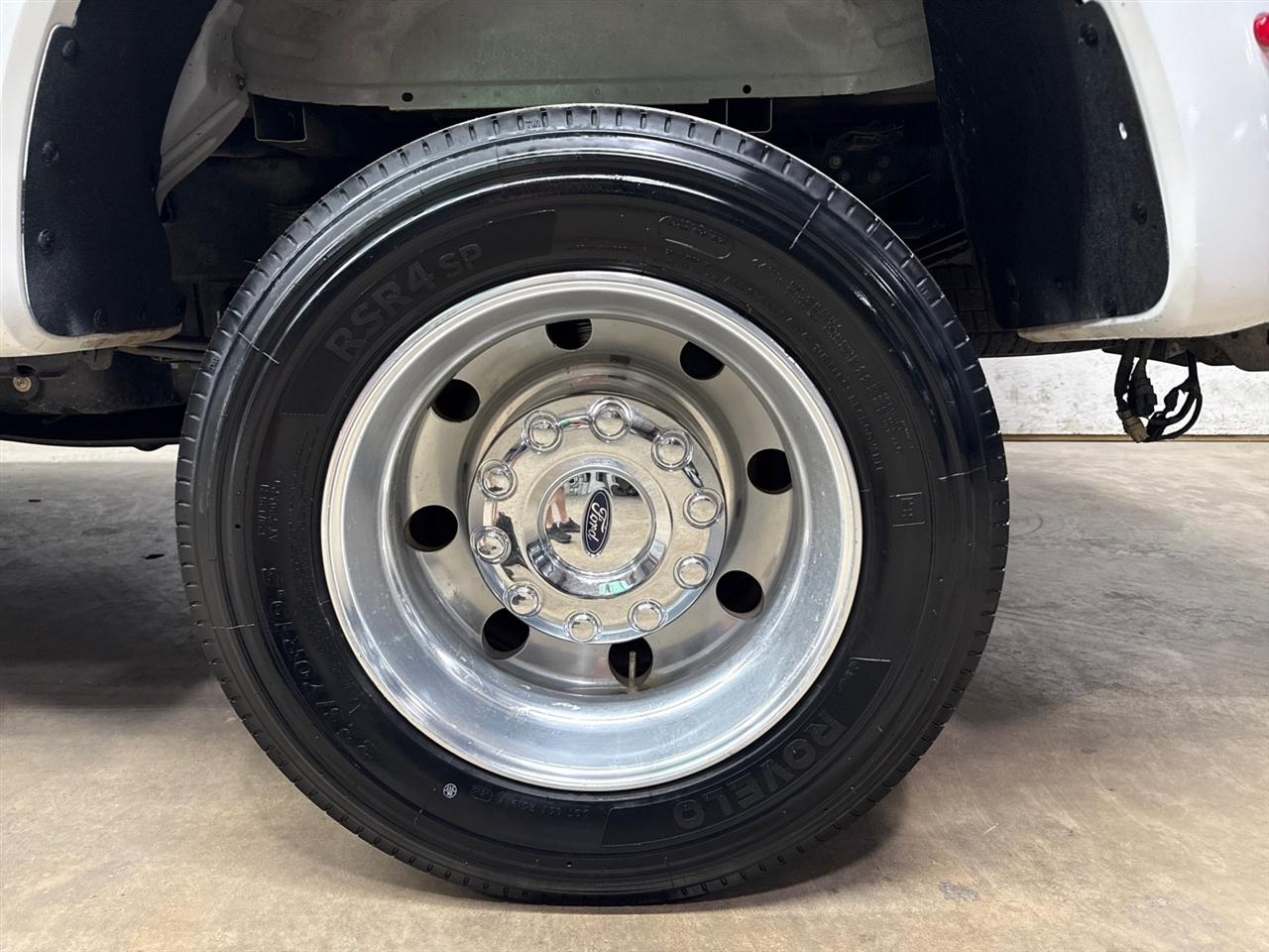 Ford F-450 SD XLT Crew Cab DRW 4WD 2023