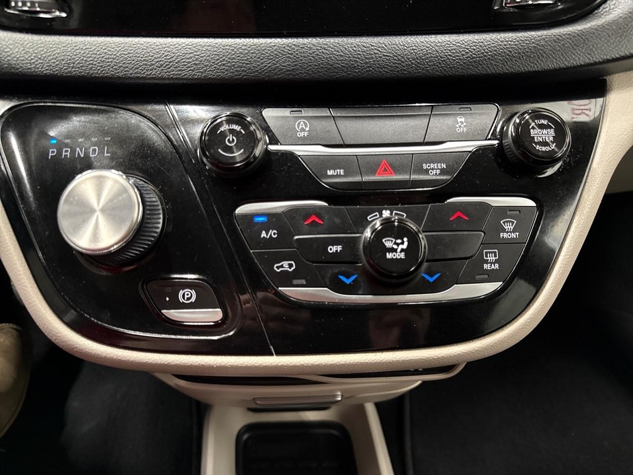 Chrysler Voyager LX 2023