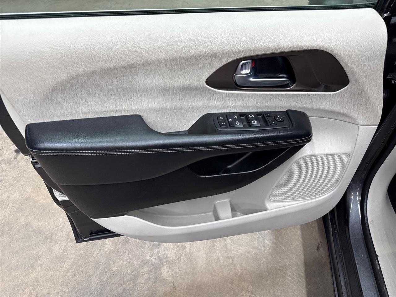 Chrysler Voyager LX 2023