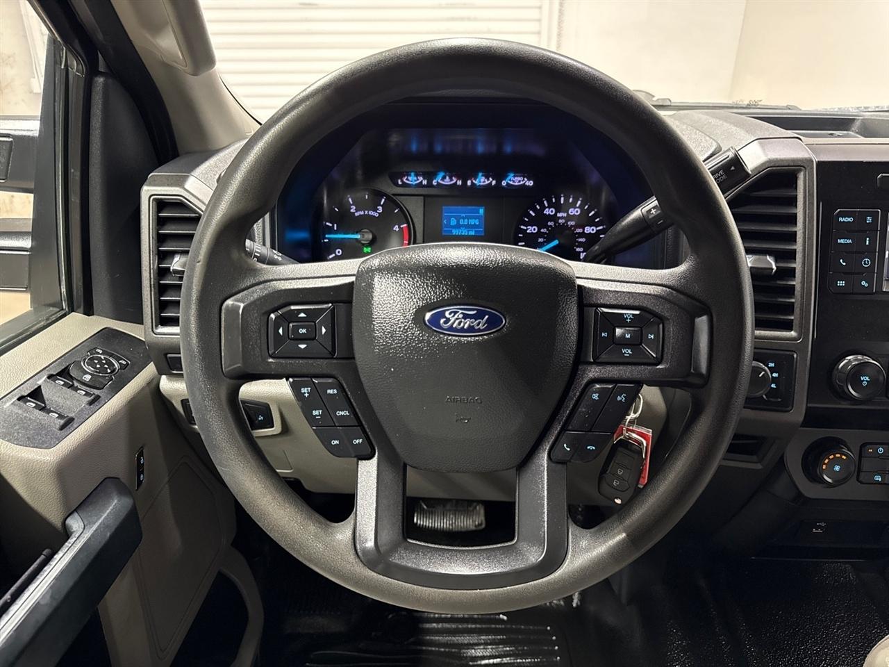 Ford F-350 SD XL Crew Cab Long Bed DRW 4WD 2022