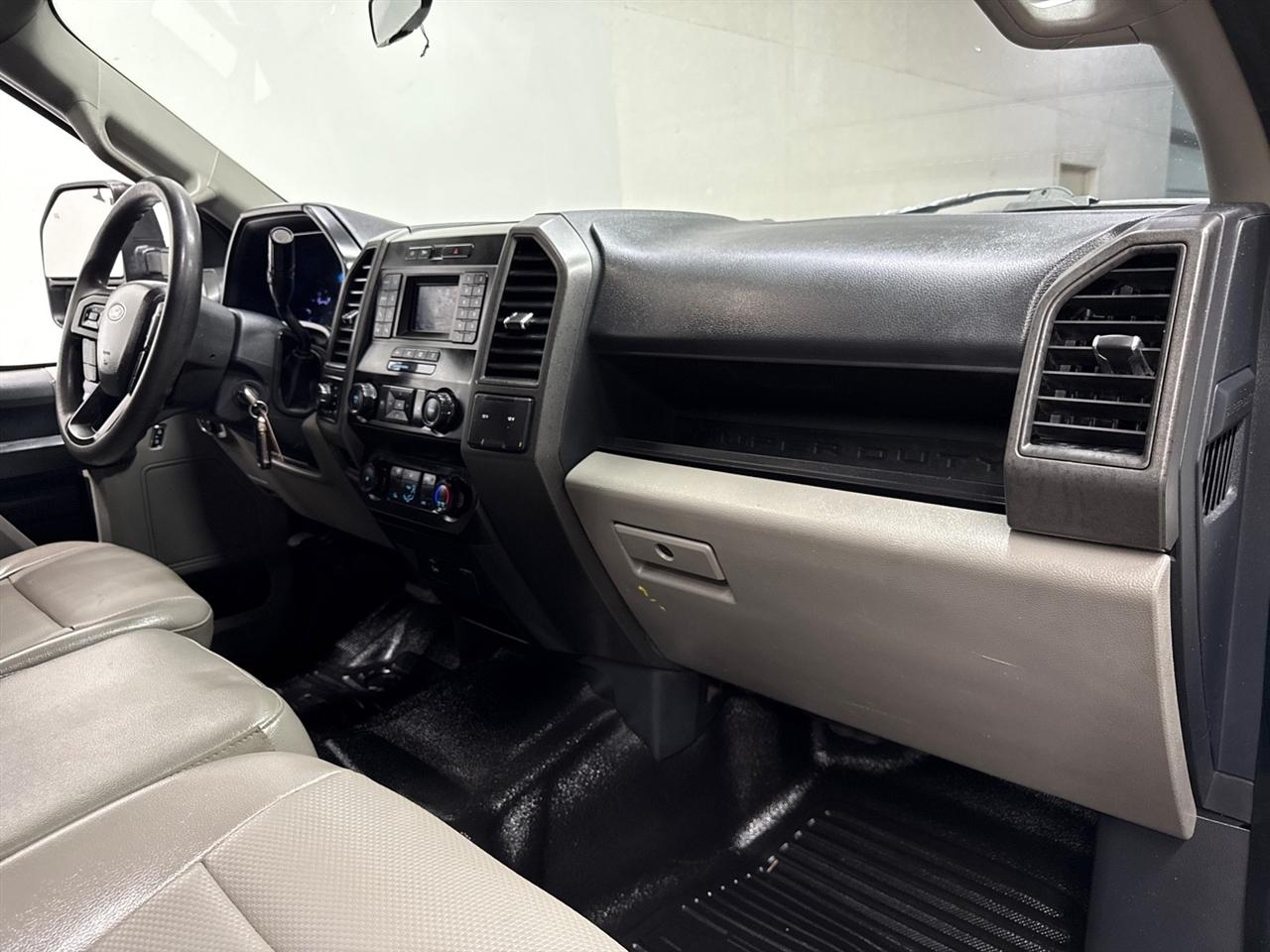 Ford F-350 SD XL Crew Cab Long Bed DRW 4WD 2022