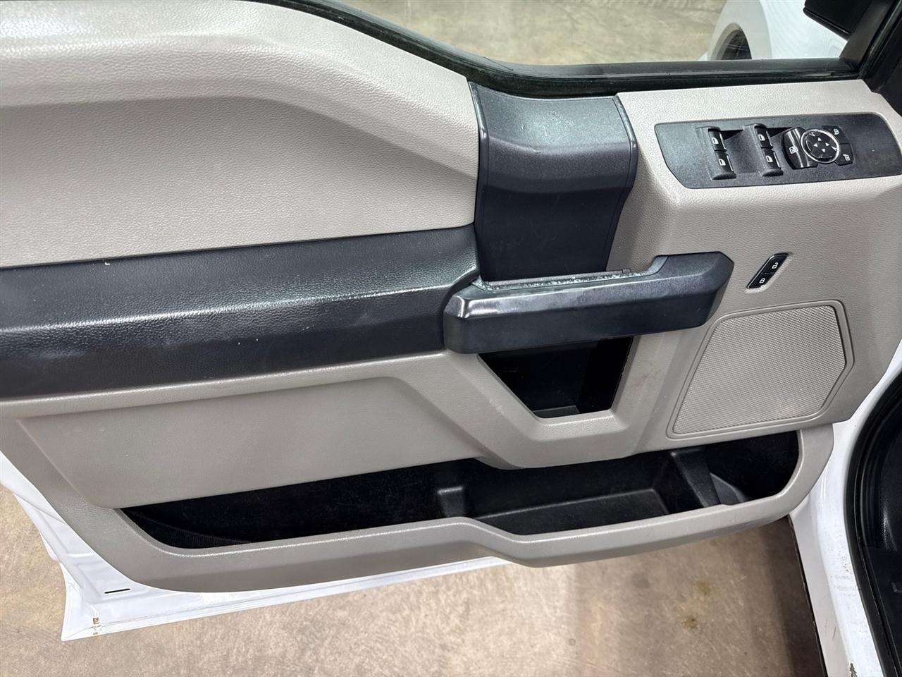 Ford F-350 SD XL Crew Cab Long Bed DRW 4WD 2022