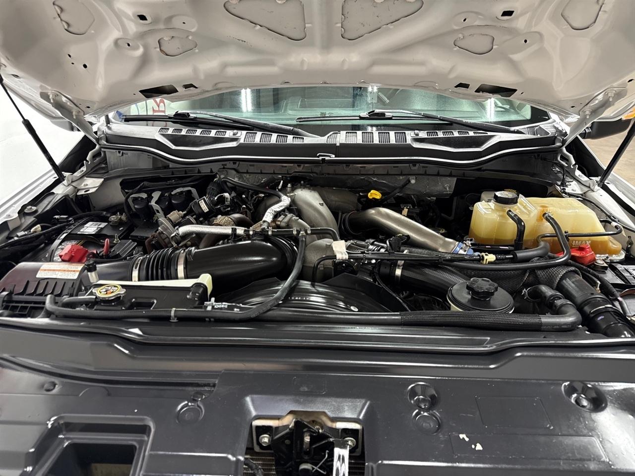 Ford F-350 SD XL Crew Cab Long Bed DRW 4WD 2022