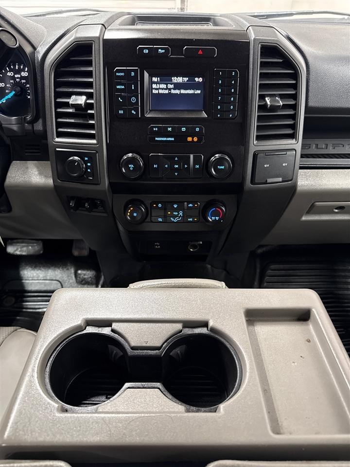 Ford F-350 SD Platinum Crew Cab Long Box 4WD DRW 2022