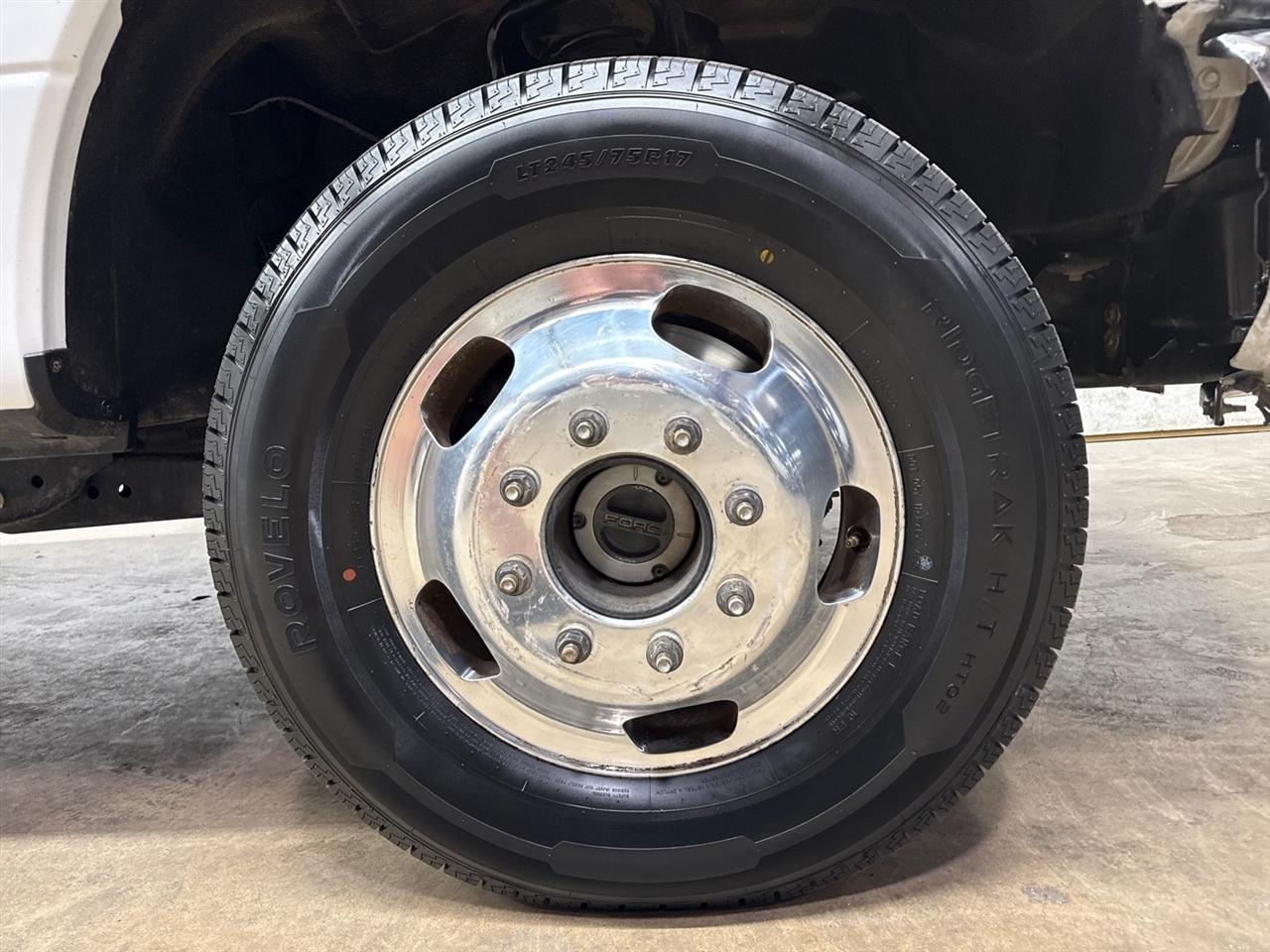 Ford F-350 SD Platinum Crew Cab Long Box 4WD DRW 2022