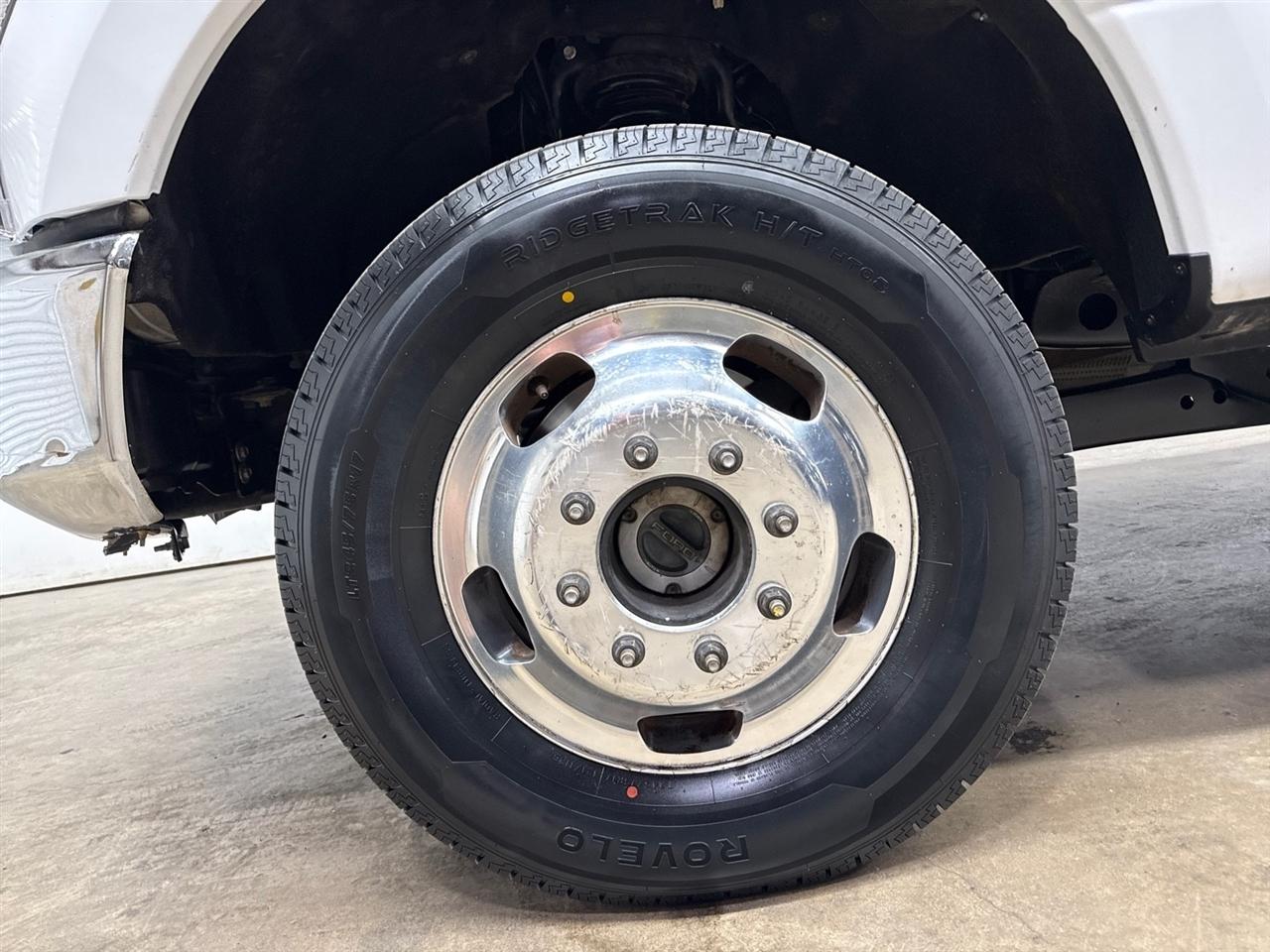 Ford F-350 SD Platinum Crew Cab Long Box 4WD DRW 2022