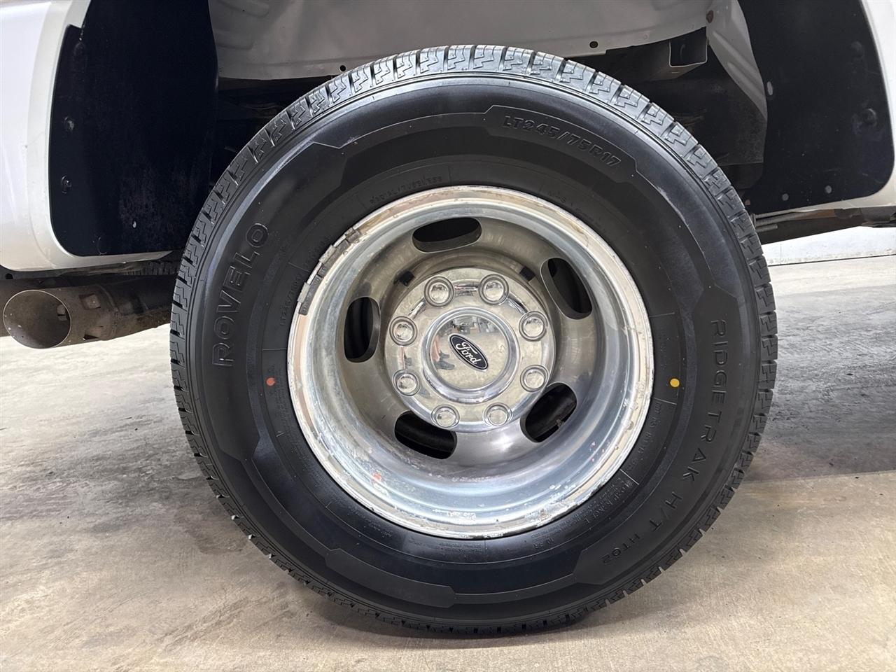 Ford F-350 SD Platinum Crew Cab Long Box 4WD DRW 2022