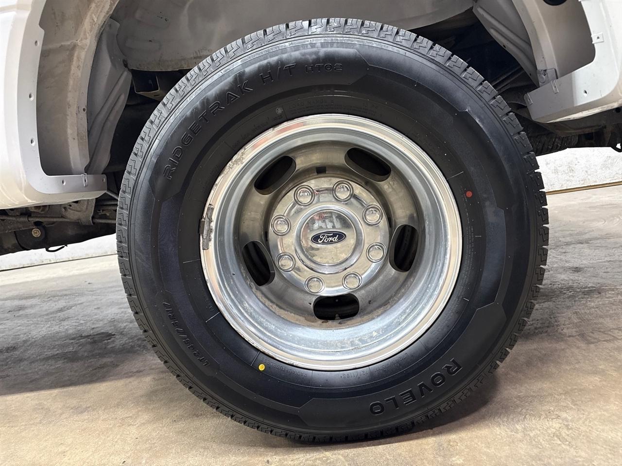 Ford F-350 SD Platinum Crew Cab Long Box 4WD DRW 2022