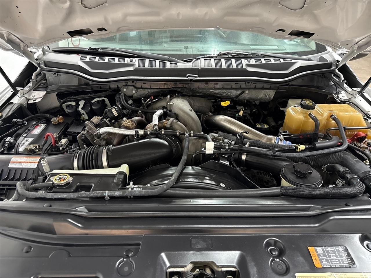 Ford F-350 SD Platinum Crew Cab Long Box 4WD DRW 2022