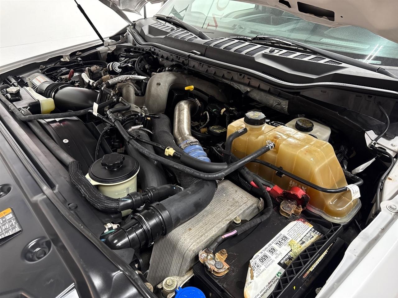 Ford F-350 SD Platinum Crew Cab Long Box 4WD DRW 2022